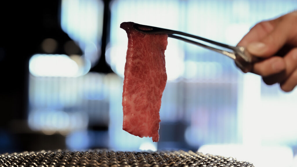 精肉店の目利きと技を、 古民家で味わう贅沢。